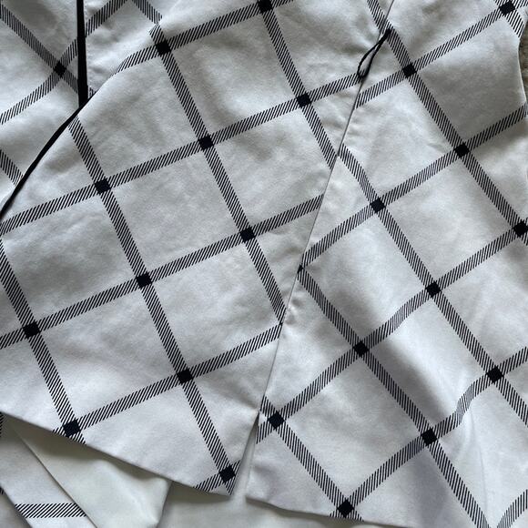 Sleeveless Black & White Top Size 2 WHBM - Picture 5 of 11